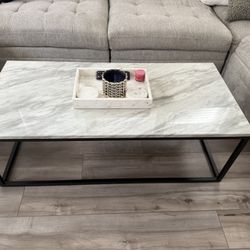 Ashley Furniture | Donnesta Table (Set of 3)