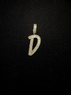 Natural diamond and gold D pendant