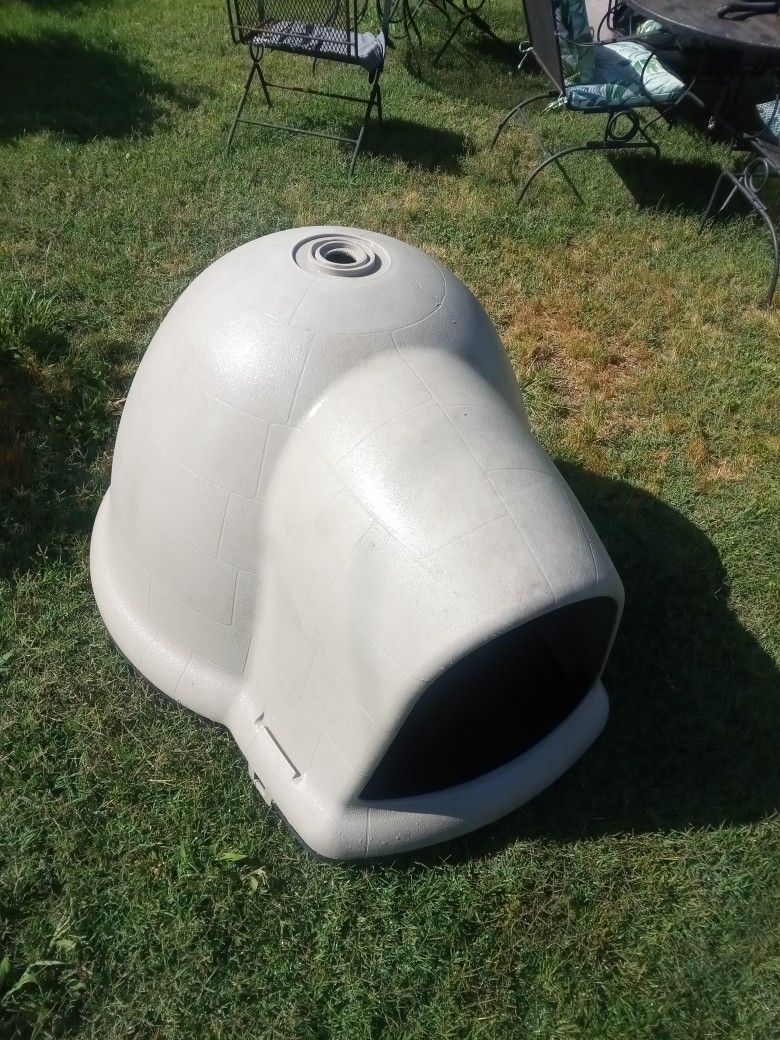 Igloo Doghouse