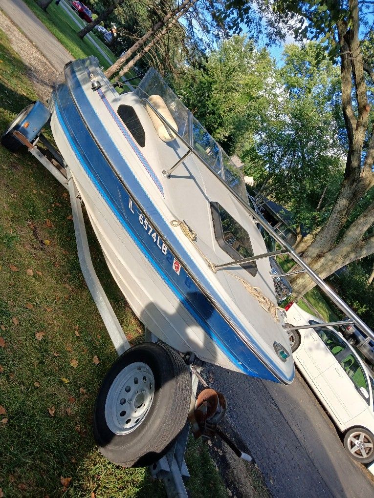Bayliner Capri Boat 89
