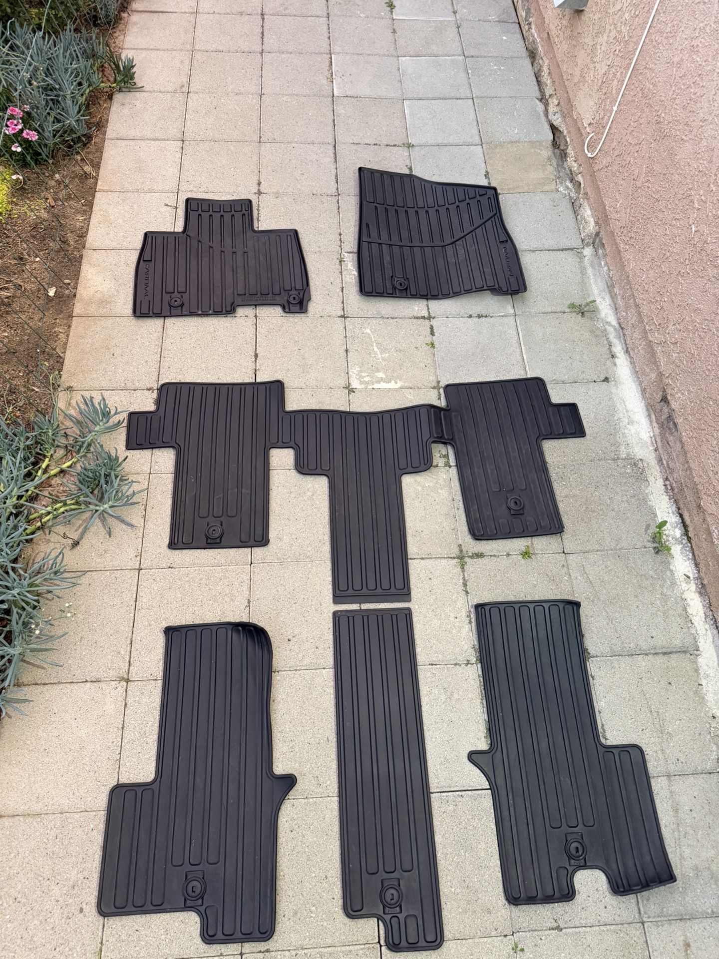 KIA Carnival Full Rubber Mat Set