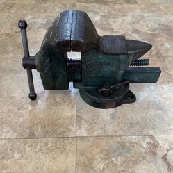 Littlestown #450 Swivel Base Bench Vise 4 3/4” Jaws