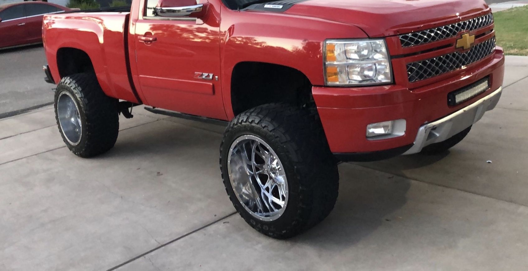 2007-2013 rough country Suspension Lift kit and wheels