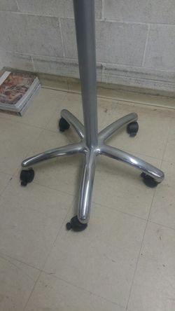 TV or computer monitor Pole