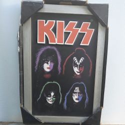 VINTAGE 2005 KISS - FRAMED WALL ART ( 3D KISS WORD )
