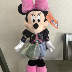 Minnie Mouse Greeter