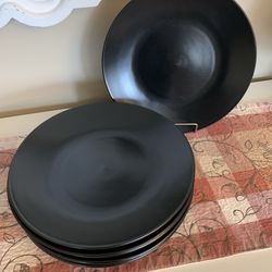 6 black Dinner plates