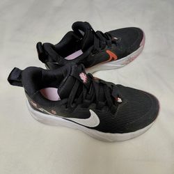 Nike sneakers size 11