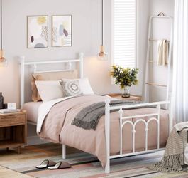 Vasagle Twin Size Bed Frame, Victoria Vintage Style