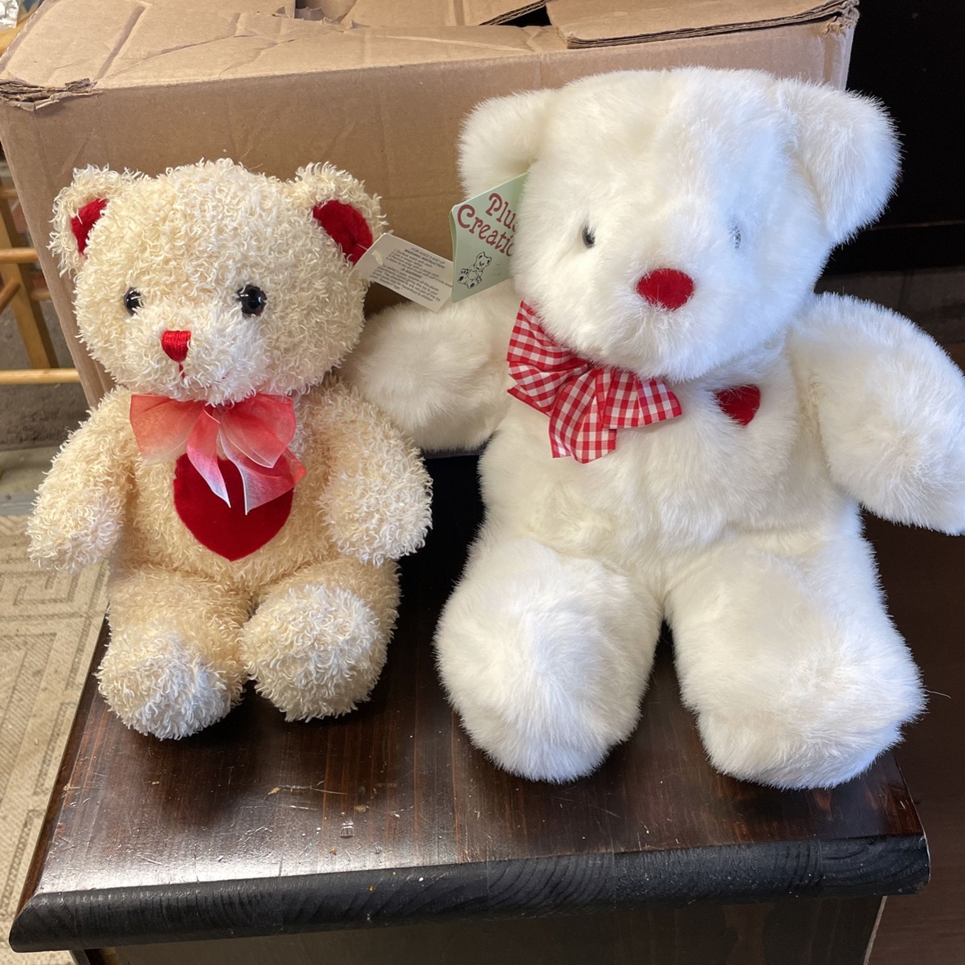 2 Teddy Bears