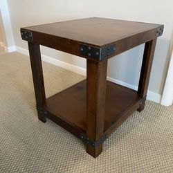 End Table Real Wood Excellent Condition 