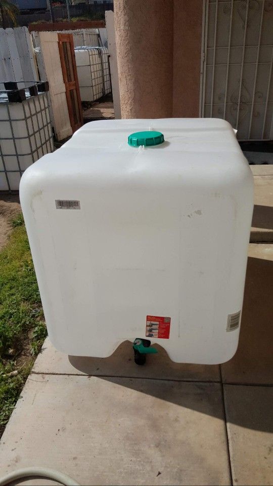 250 Gallon Plastic Water Tank $85 Each