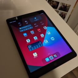 iPad 8th Generation 32GB Space Gray In box + Case