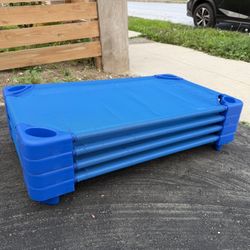 Stackable Elevated Dog Beds / Kennel Cots (Set of 4)