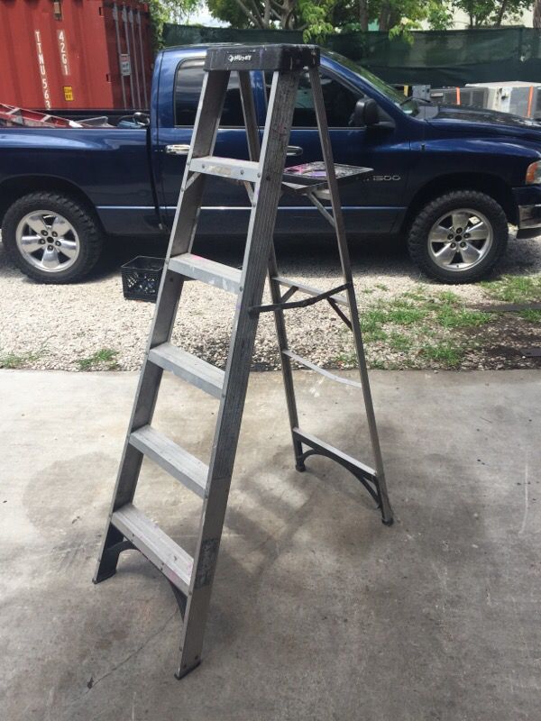 Husky 6 ft aluminum ladder