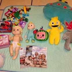 ASSORTED TOYS + PLUSHIES