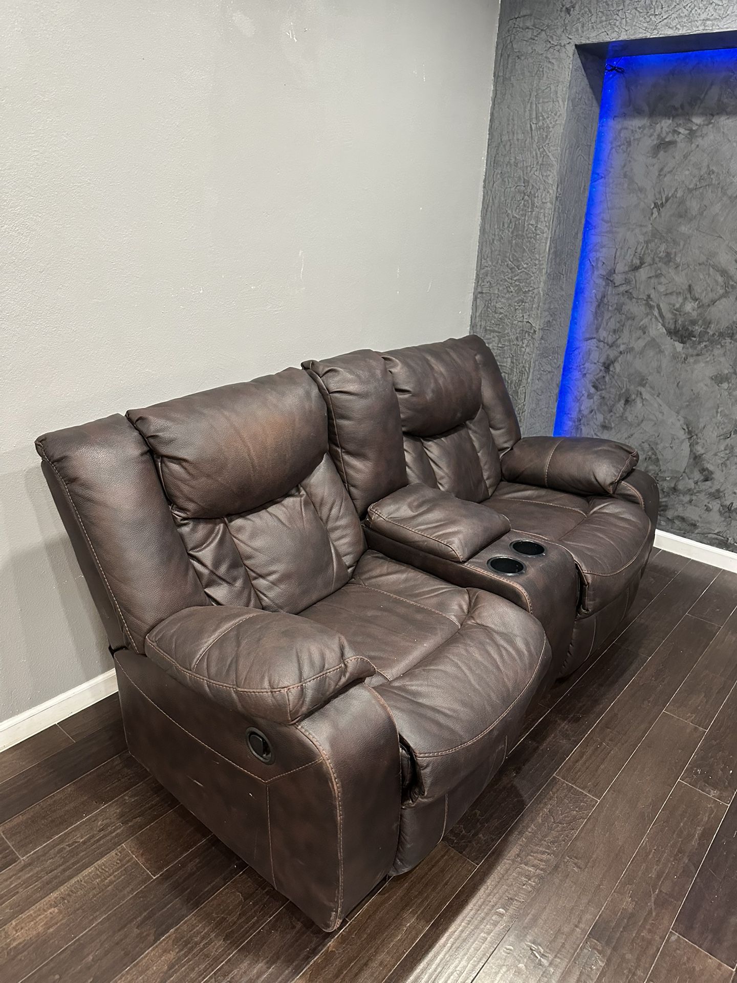 Recliner Couch’s Must Go Today