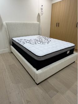 Queen size mattress pillow top 12”.   New mattress in a plastic sealed.    We offer same day delivery