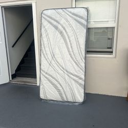   Mattresses: twin, full , queen regular ,  Colchon Nuevo Colchones plush or pillow top available cama bed mattress 