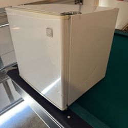 Mini fridge white