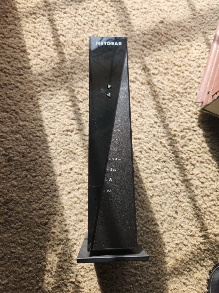 AC1750 WiFi Cable Modem Router (C6300)
NETGEAR DOCSIS® 3.0 1.75Gbps Two-in-one Cable Modem + WiFi Router