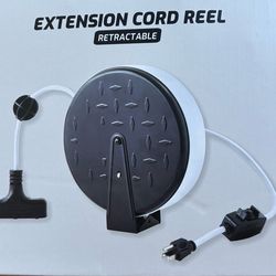 Retractable extension cord reel with mounting bracket
