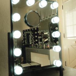 Brand New in Touchscreen Control With Built In Wireless Charger vanity mirror 