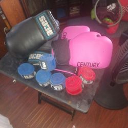 Boxing Gloves /W Handwraps