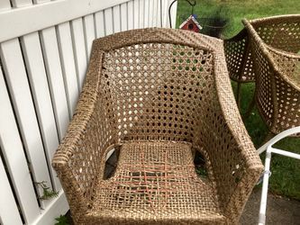 Free 4 to 5 wicker chairs