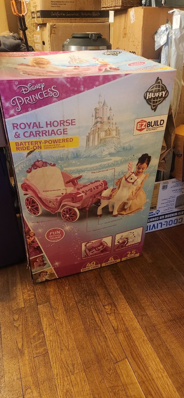 BNIB Disney Princess’s Horse And Carriage 