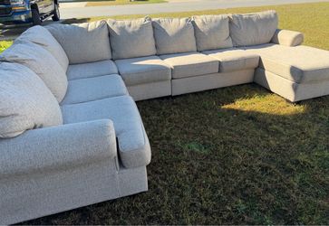 ‼️ DELIVERY AVAILABLE Sectional couch