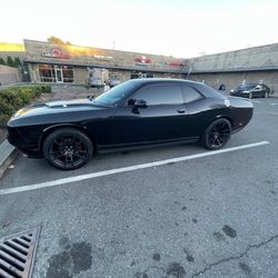 2016 Dodge Challenger SXT - $17,000 (Auburn)