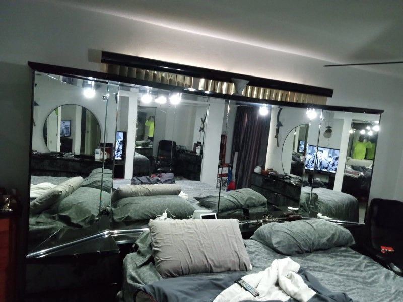 King Size Bedroom Set No Mattress