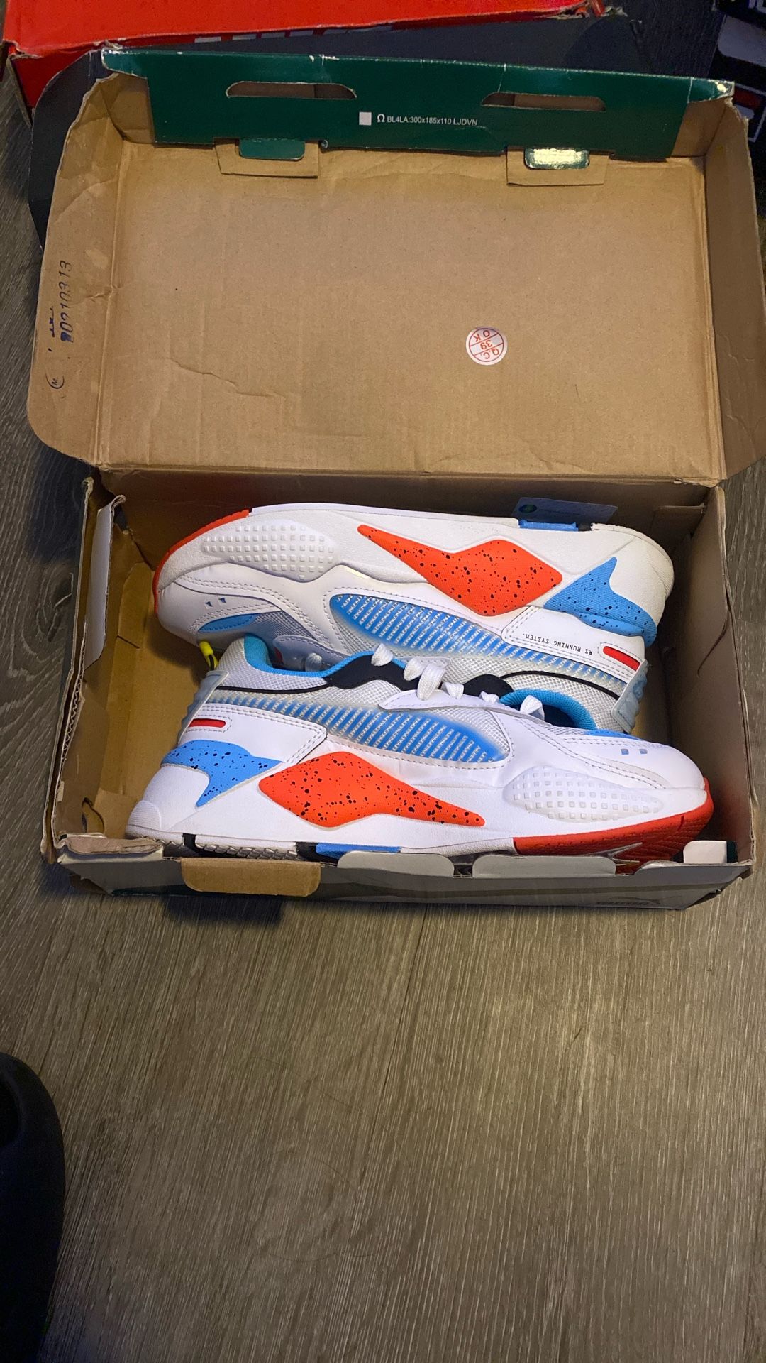 Pumas size 5 1/2