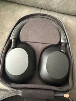 Sony XM5 Headphones