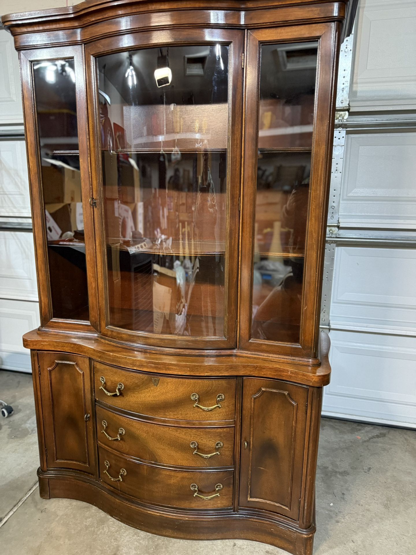 Curves China Hutch