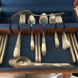 Set of 8 Vintage Silver plate Flatware