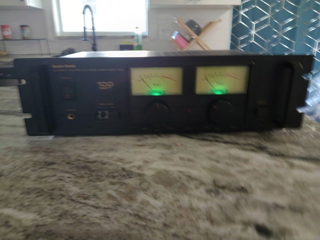 Radio shack Amp 100 watts missing one knob with one dual speaker 15" working condition 
