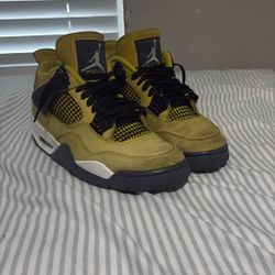 Jordan 4 Yellow Lighting 