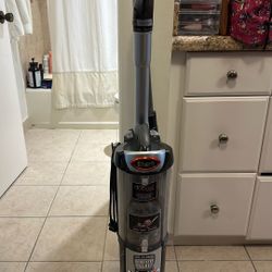 shark duo clean, works very well, comes with other accessories 