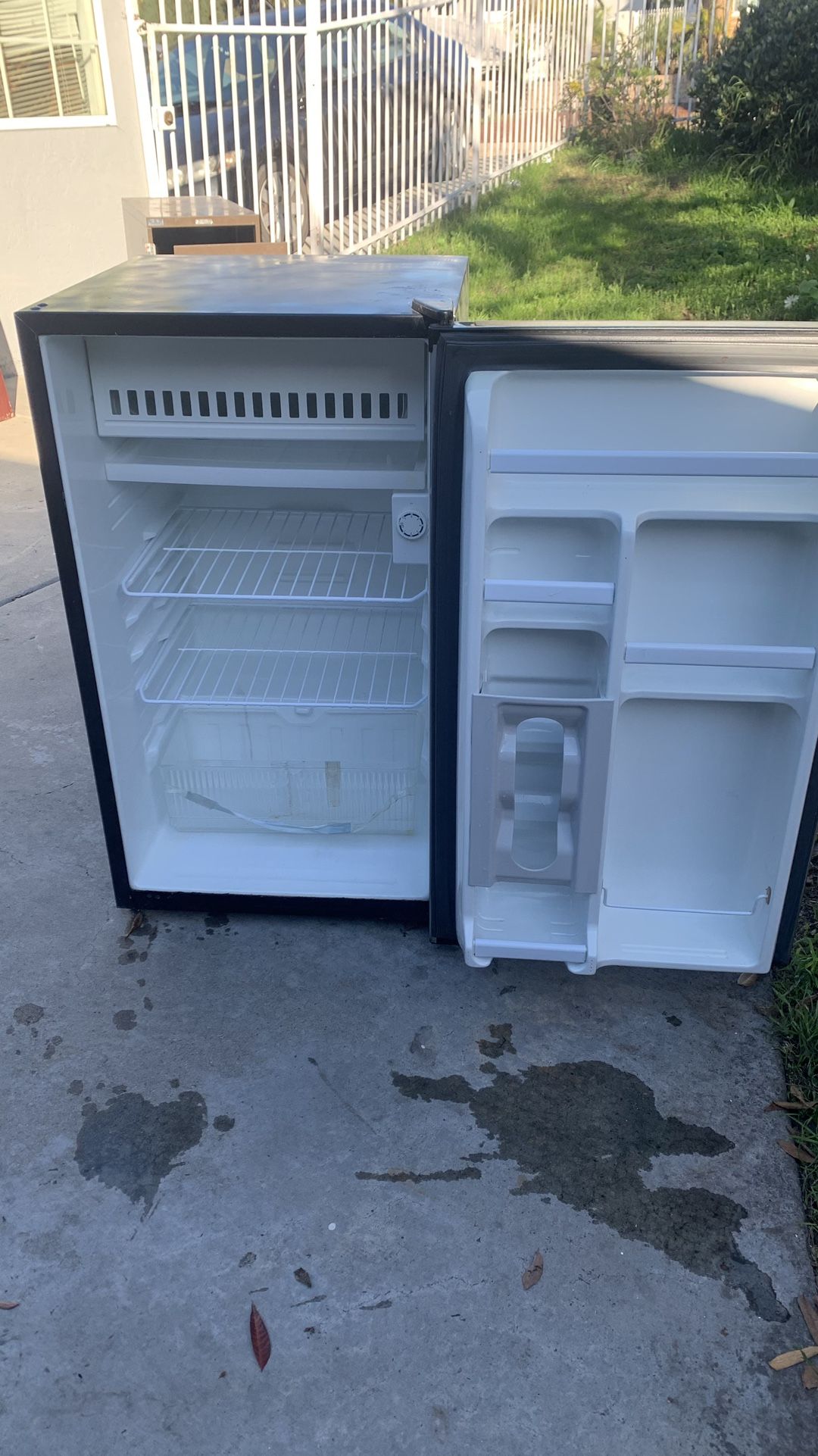 Mini fridge W/freezer