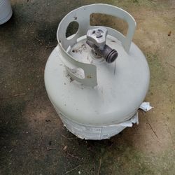 2 Propane Gas Tanks With Gas In Them, Good Condition 