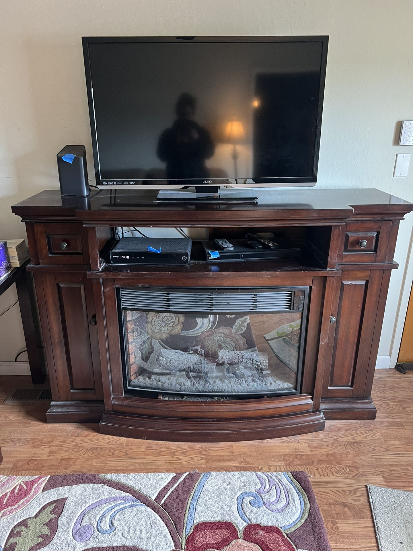Electric fireplace With Remote And Storage 