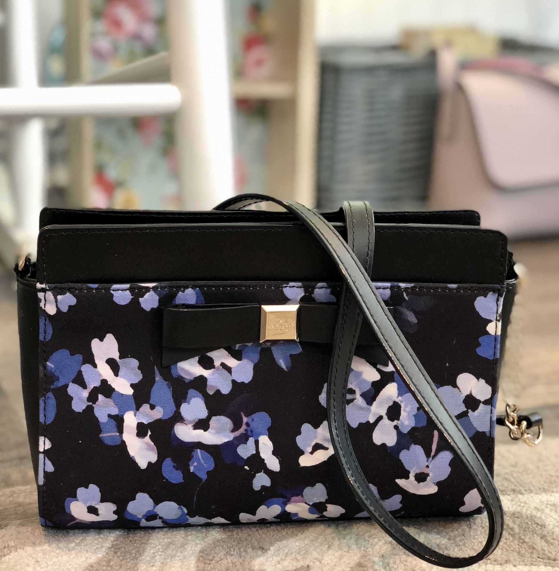 Kate Spade Montford Park Floral Angelica Crossbody bag (Authentic, Brand  New without tags) for Sale in Stafford Springs, CT - OfferUp