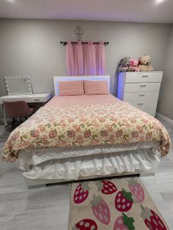 Queen Bedroom Set