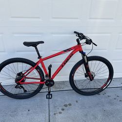 Trek X Caliber 8 Large Mountain Bike