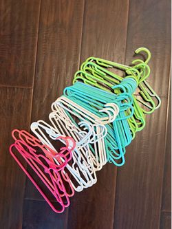 Kids’ hangers