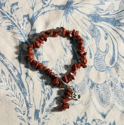 Red jasper chip stone bracelet