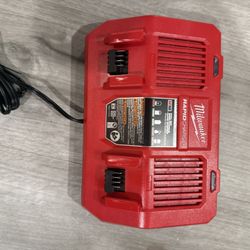 Milwaukee Dual Rapid Charger