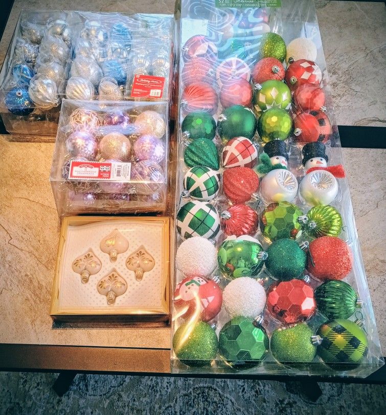 101 Christmas Shatterproof Ornaments 